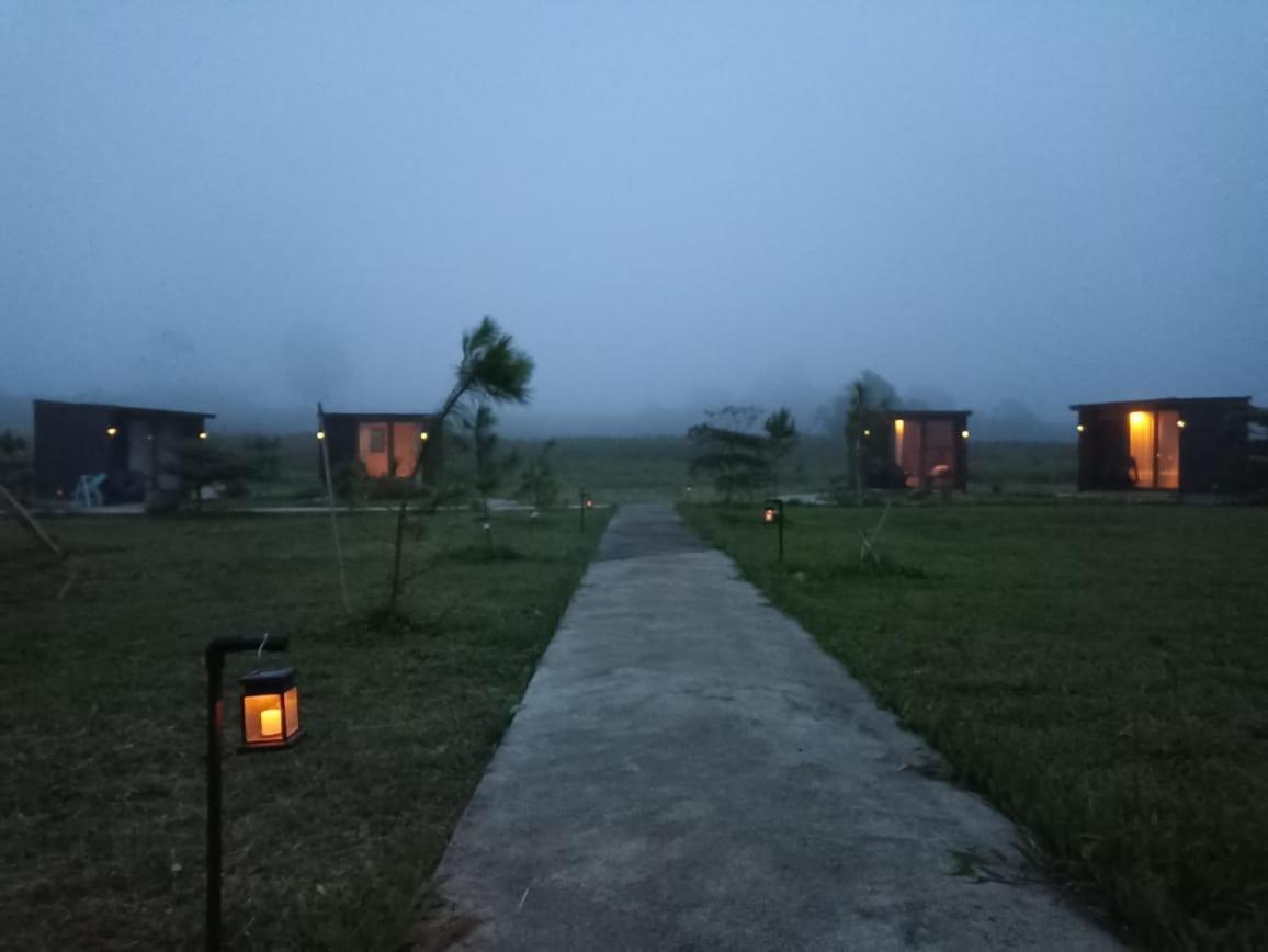 Отель Wawowow Tomohon Экстерьер фото