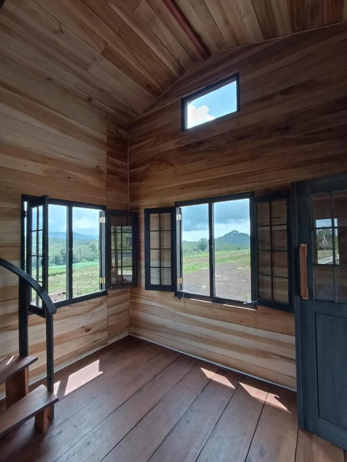 Отель Wawowow Tomohon Экстерьер фото
