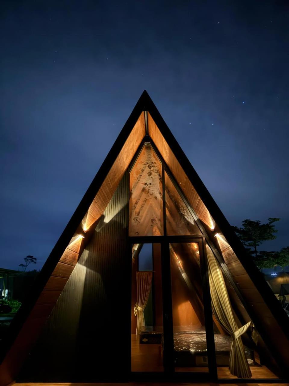 Отель Wawowow Tomohon Экстерьер фото