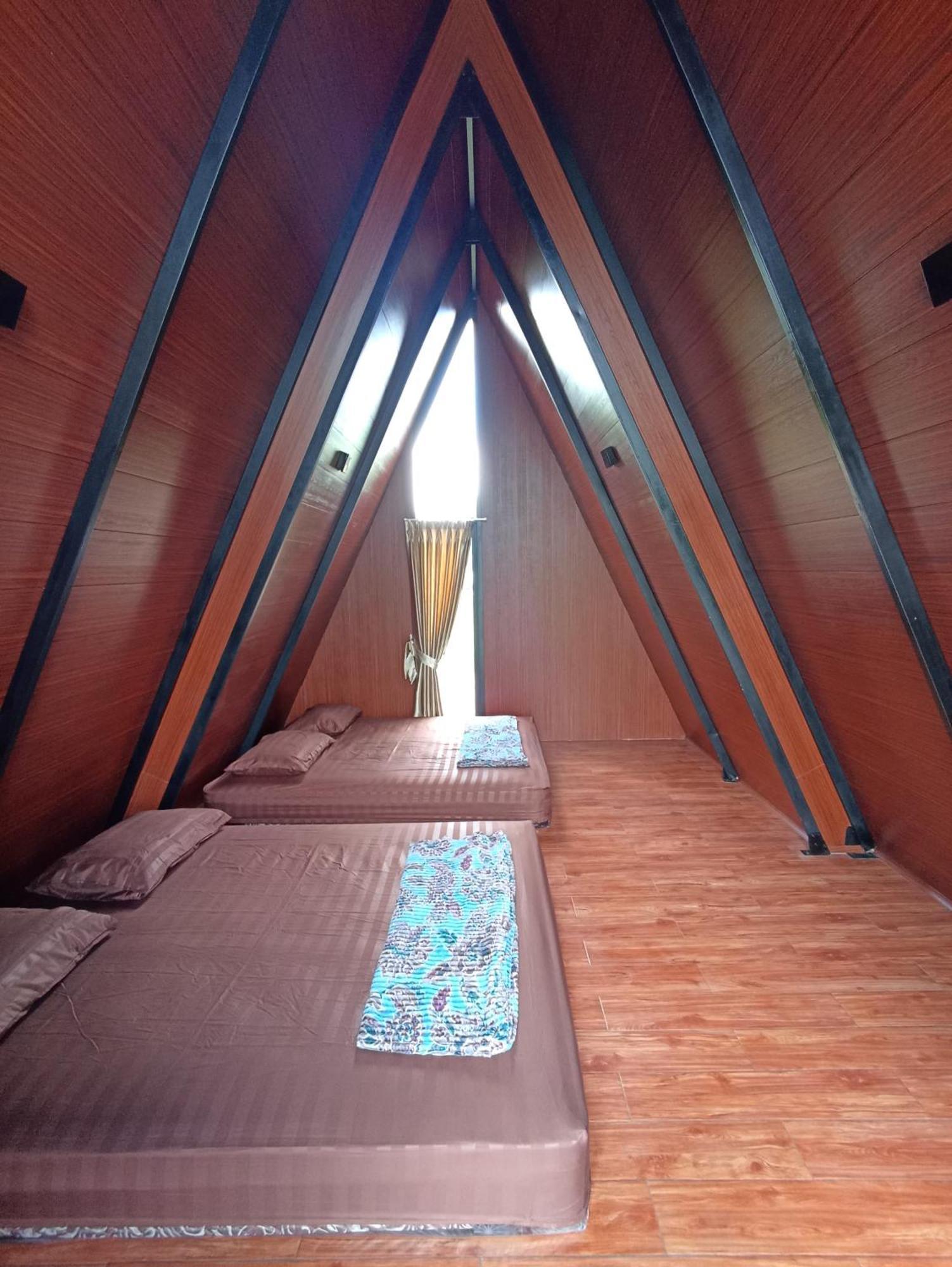 Отель Wawowow Tomohon Экстерьер фото